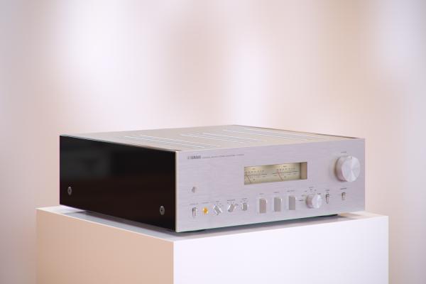 Analog stereo integrated amplifier